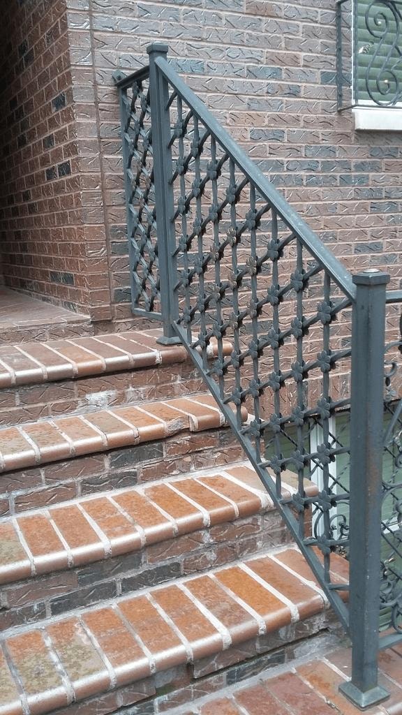 Diamond Pattern Iron Railing